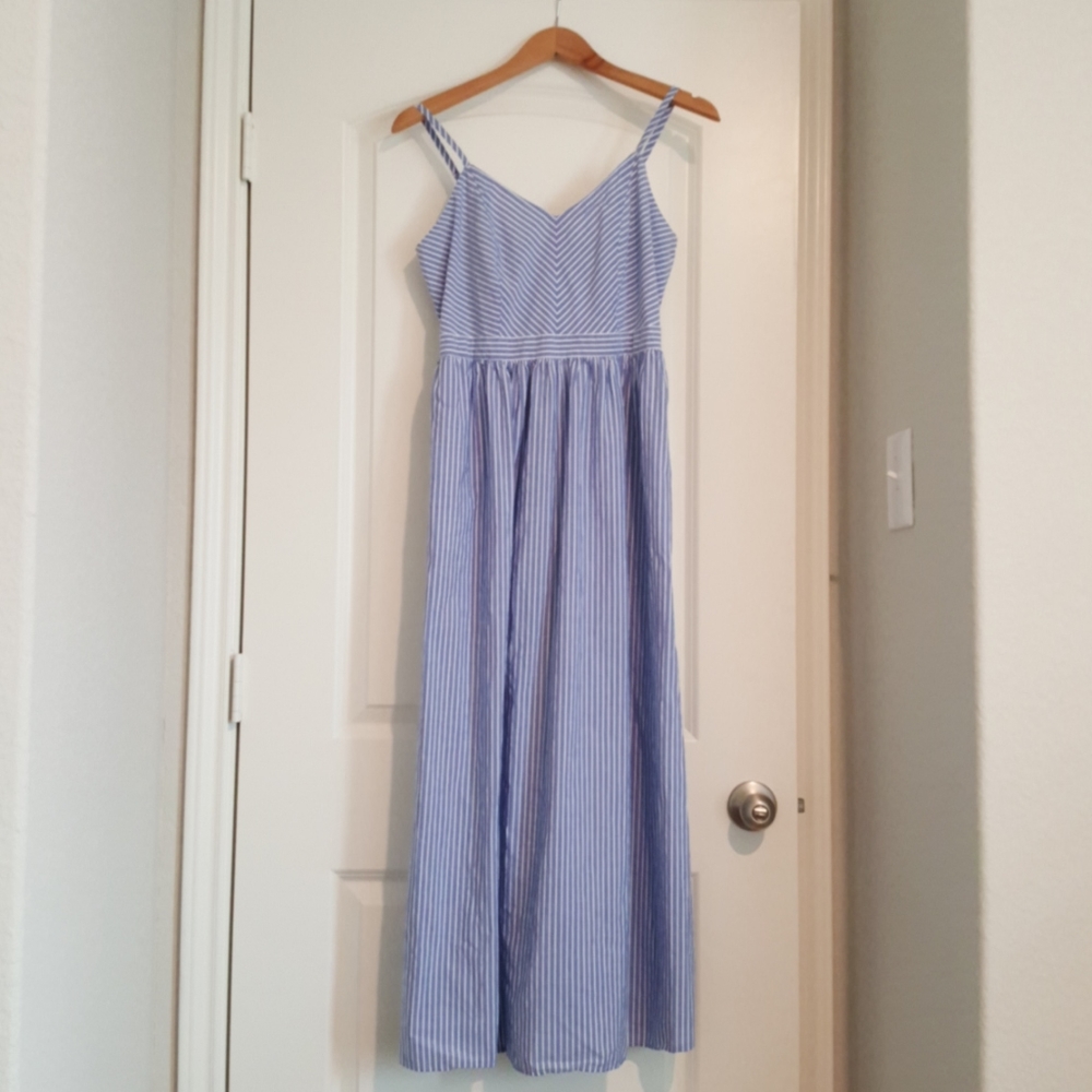 Blue striped dress w/ pockets!